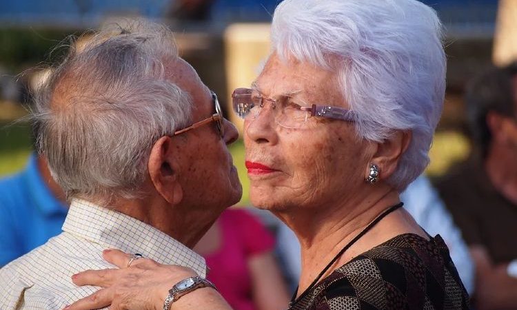 Consejos para conseguir pareja después de los 50 años