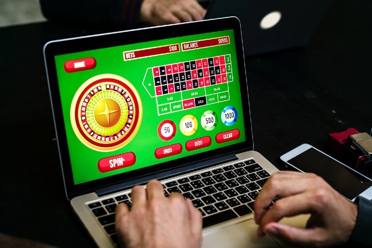 Casinos online: se acelera el crecimiento del sector en los últimos meses