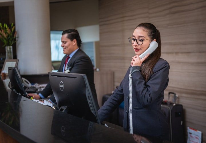 6 motivos para trabajar como recepcionista de hotel