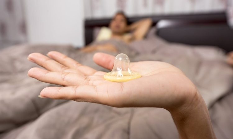 4 maneras de lograr que los condones sean más placenteros