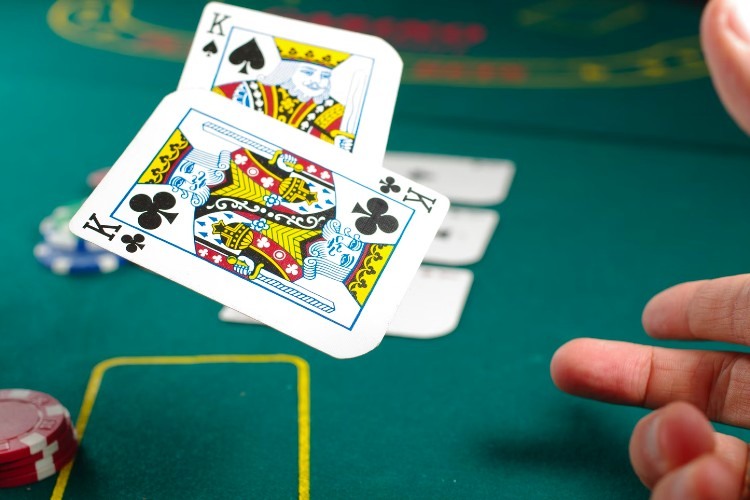 Las ventajas de jugar al póquer online
