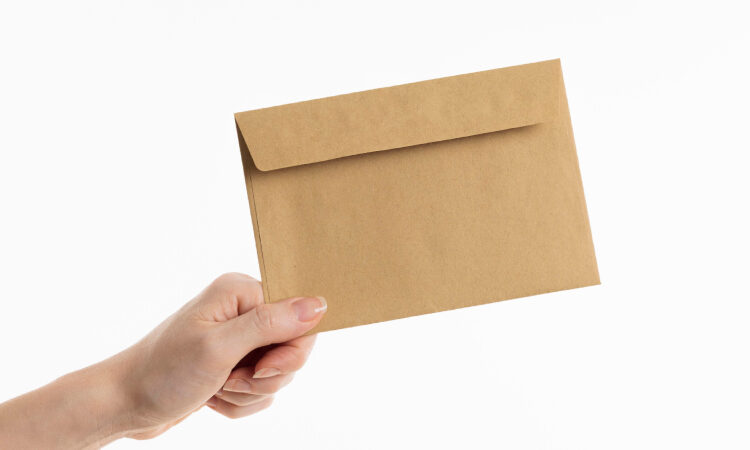 Da a tus envíos un toque de profesionalidad y sostenibilidad con los sobres de papel y sobres Kraft
