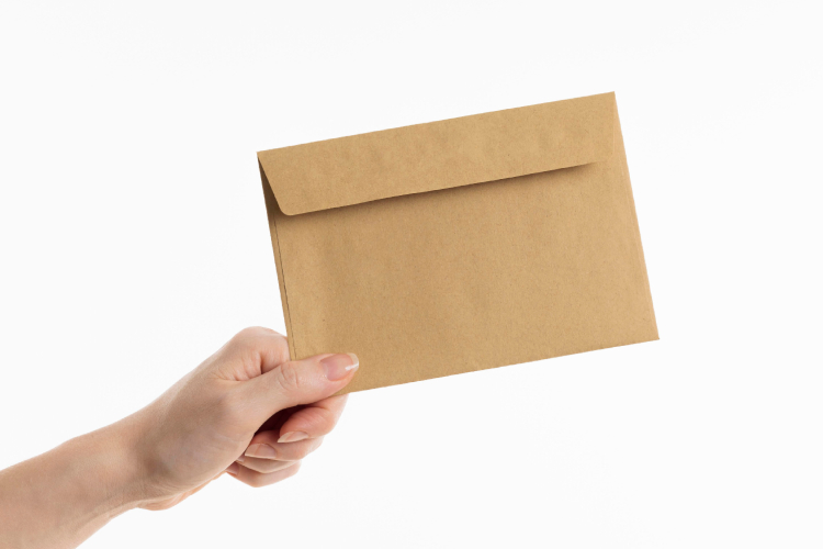 Da a tus envíos un toque de profesionalidad y sostenibilidad con los sobres de papel y sobres Kraft