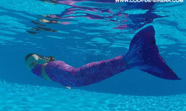 Descubre el Mermaiding deportivo: nada como una sirena