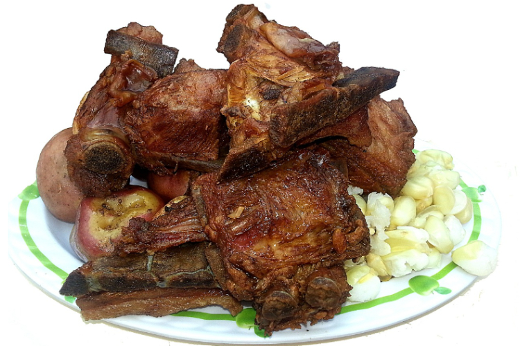 Cómo preparar chicharrón en salsa roja con tomates molidos Del Fuerte