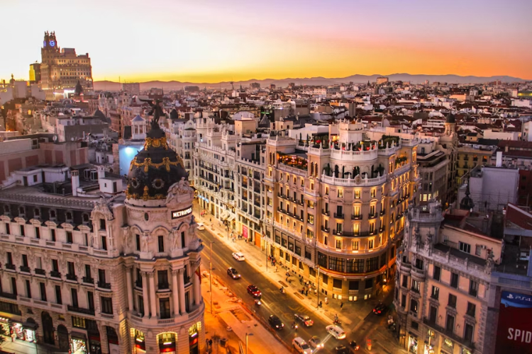 Madrid nocturno: descubre el bar perfecto para tu plan