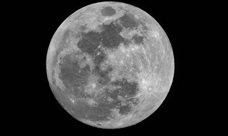 La NASA presenta los nuevos vehículos robóticos que prepararán la primera base permanente en la Luna
